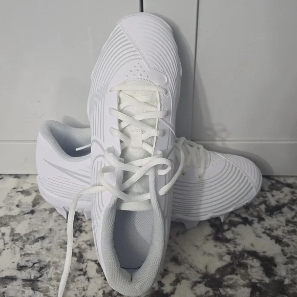 Nike All-White Softball Cleats 8.5 Never Worn - Picture 3 of 7